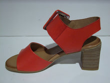 Laad de afbeelding in de galerij,Maryn (Cuir rouge)
