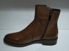 Load the image in the gallery,Bootsicra (Cuir naturel)
